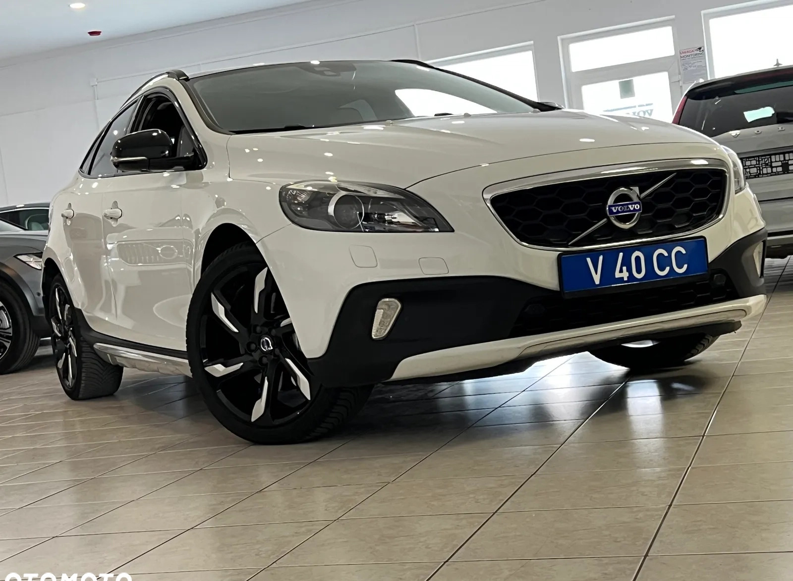 Volvo V40 cena 85900 przebieg: 142000, rok produkcji 2016 z Pilawa małe 562